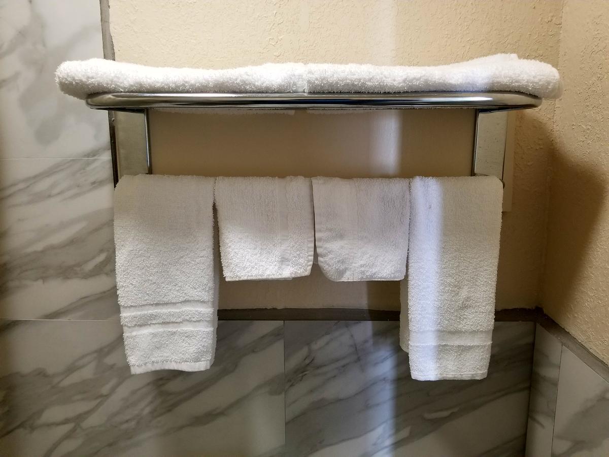 Executive Inn Pasadena Bagian luar foto