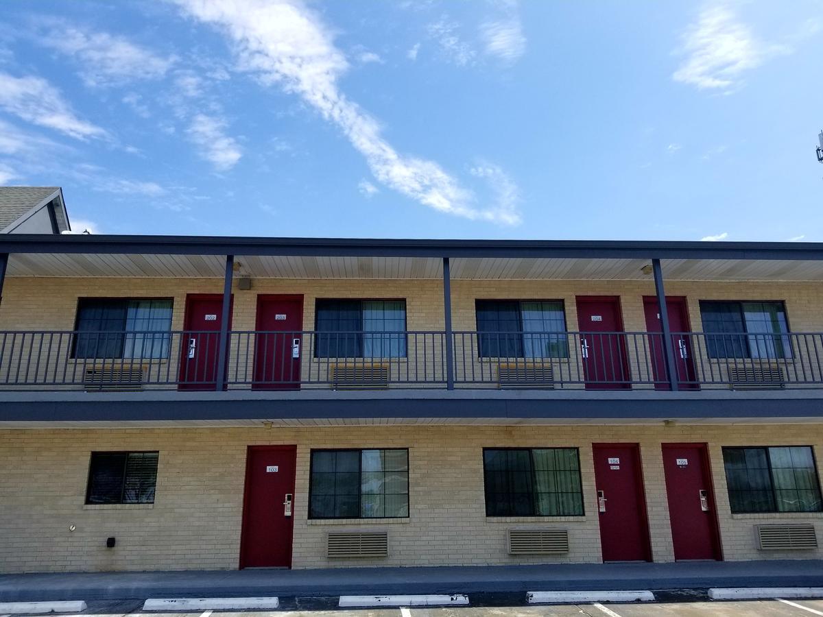 Executive Inn Pasadena Bagian luar foto
