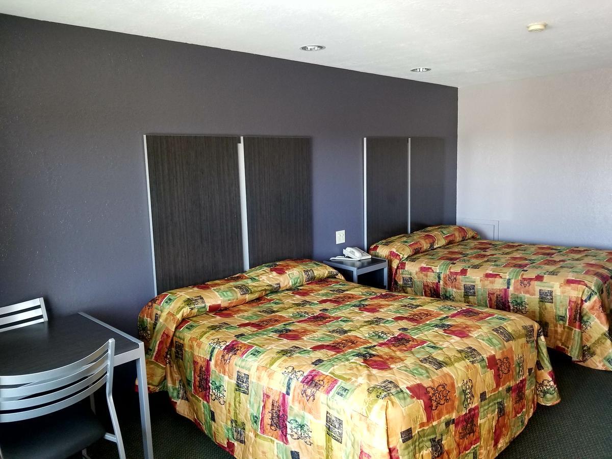 Executive Inn Pasadena Bagian luar foto