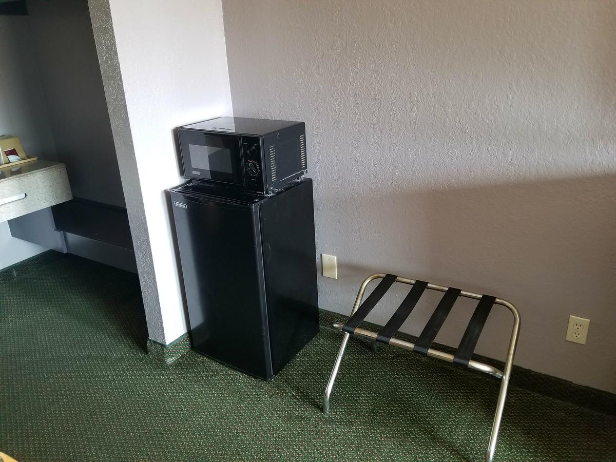 Executive Inn Pasadena Bagian luar foto