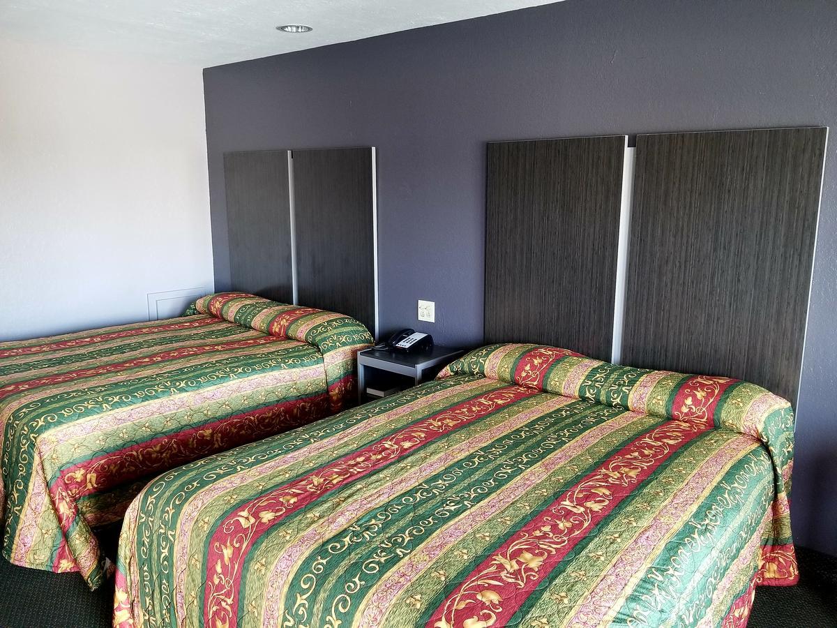 Executive Inn Pasadena Bagian luar foto
