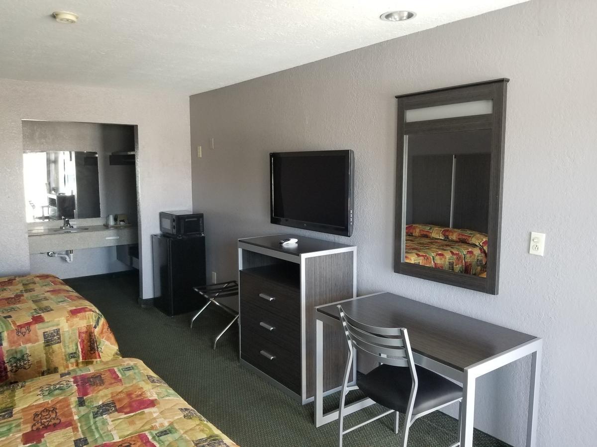 Executive Inn Pasadena Bagian luar foto