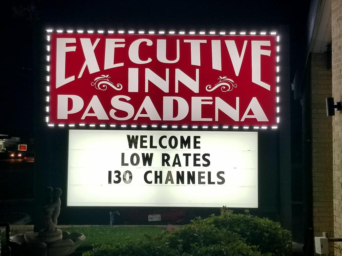 Executive Inn Pasadena Bagian luar foto